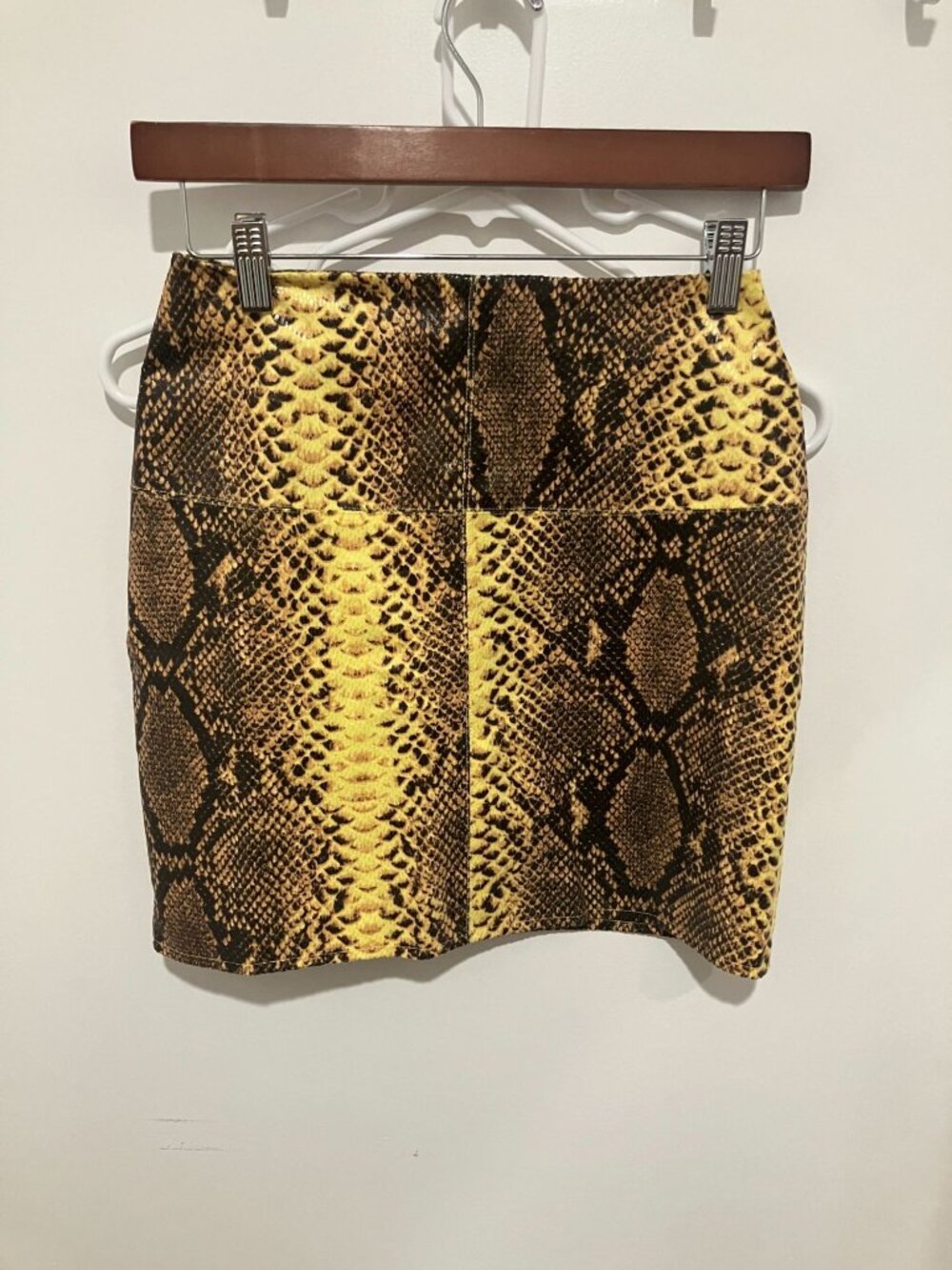 Missguided Yellow Snakeskin Print Mini Skirt Yellow Size 2 NWT